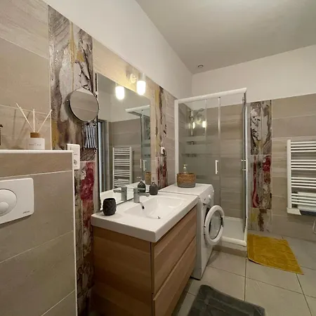 Apartment Joli Hypercentre T2, Classe Meuble De Tourisme 3 Avec Parking Gratuit Beziers