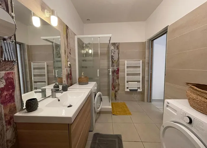 Joli Hypercentre T2, Classé Meublé De Tourisme 3 Avec Parking Gratuit * Béziers